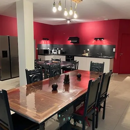 Luxueux Avec Piscine, Spa, Jardin Et Equipements De Loisirs A Sarge-les-le-mans - Fr-1-410-437 * Sargé Les Le Mans