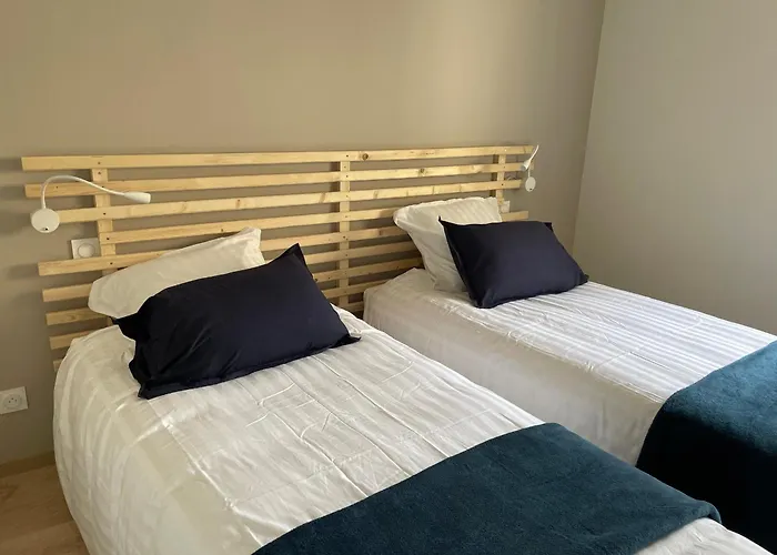 Luxueux Avec Piscine, Spa, Jardin Et équipements De Loisirs à Sargé-lès-le-mans - Fr-1-410-437