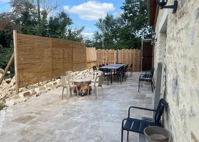 Luxueux Avec Piscine, Spa, Jardin Et équipements De Loisirs à Sargé-lès-le-mans - Fr-1-410-437