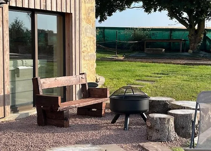 Hébergement de vacances Luxueux Avec Piscine, Spa, Jardin Et équipements De Loisirs à Sargé-lès-le-mans - Fr-1-410-437 Sargé Les Le Mans