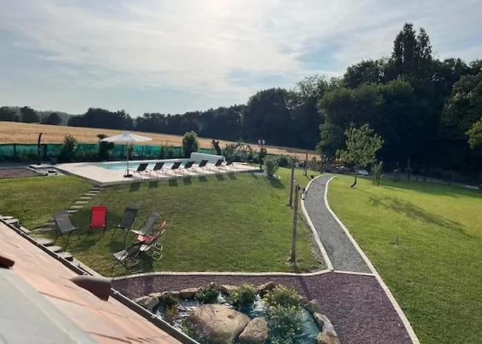 Hébergement de vacances Luxueux Avec Piscine, Spa, Jardin Et équipements De Loisirs à Sargé-lès-le-mans - Fr-1-410-437